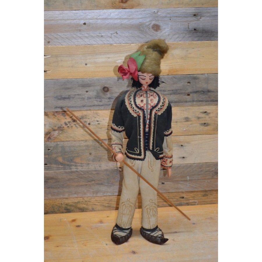 Pop in klederdracht-1