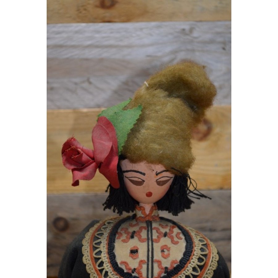 Pop in klederdracht-3