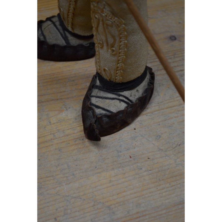 Pop in klederdracht-5