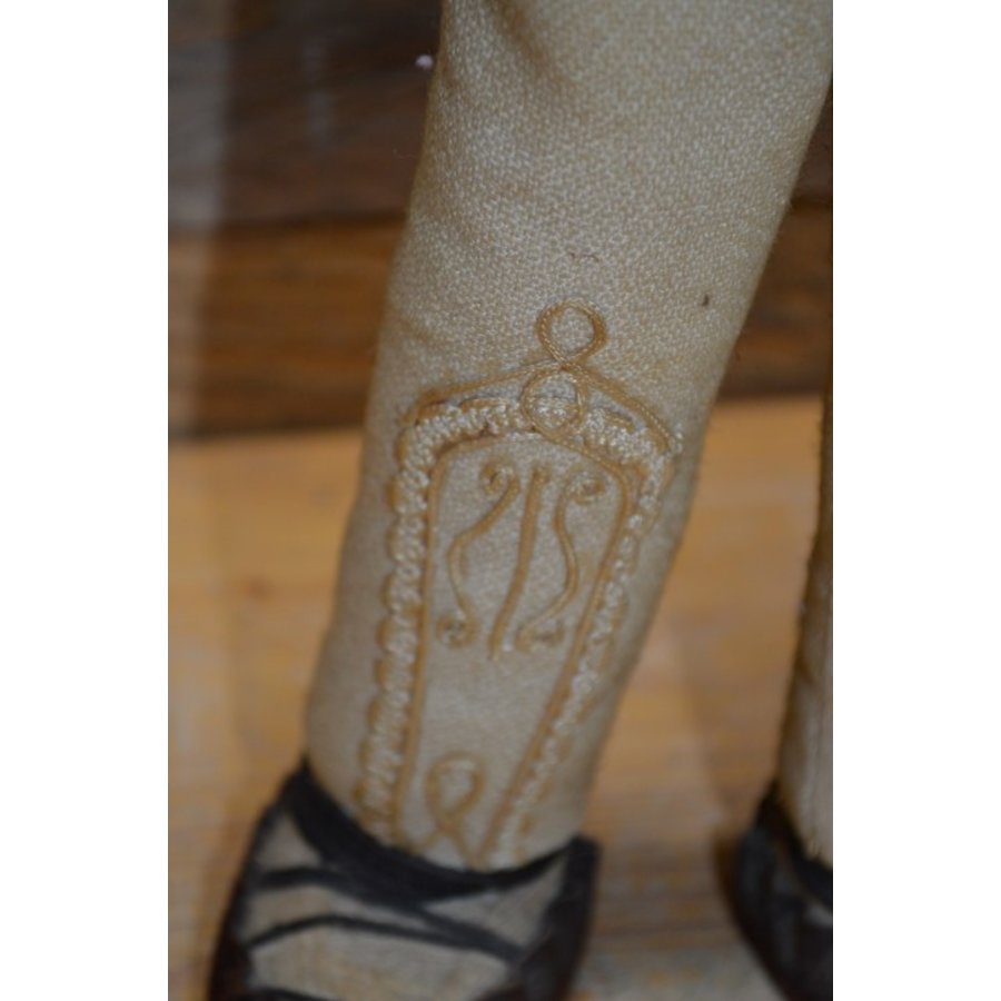 Pop in klederdracht-7