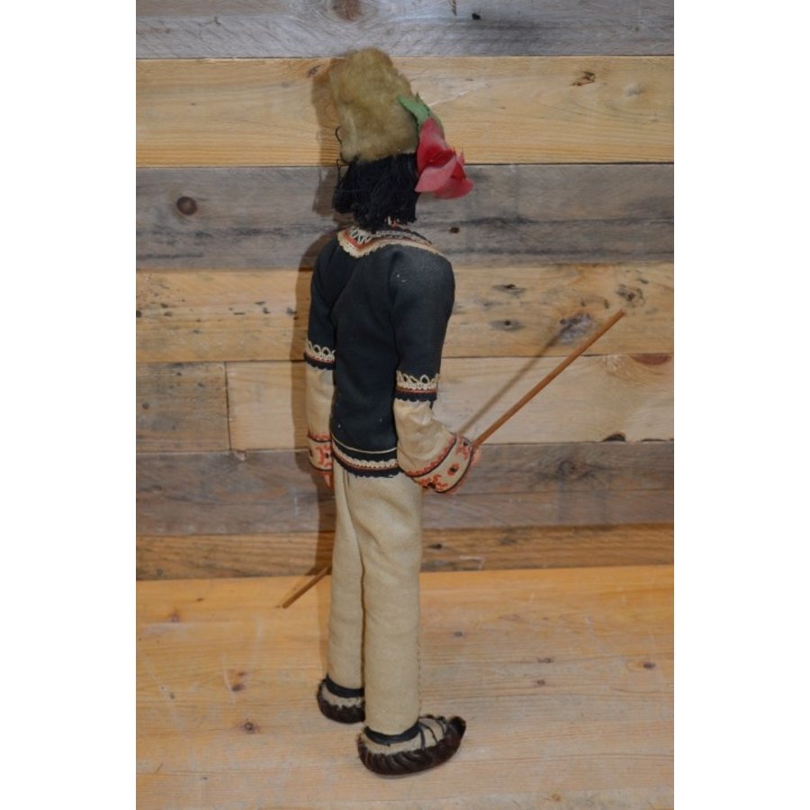 Pop in klederdracht-8