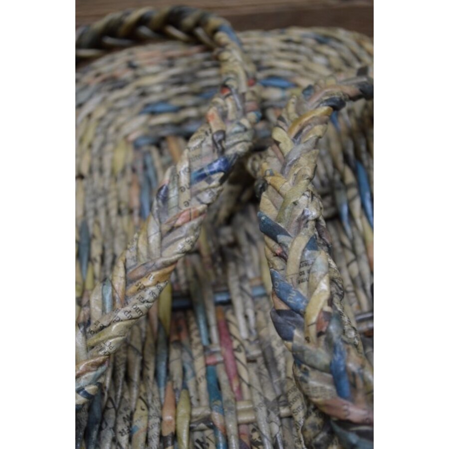 Mand gevlochten van papier-3