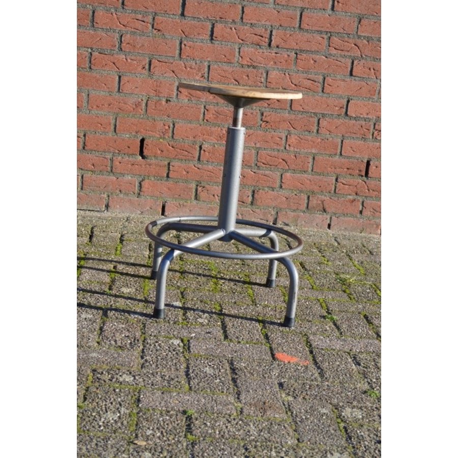 Industrieel zitkrukje-2
