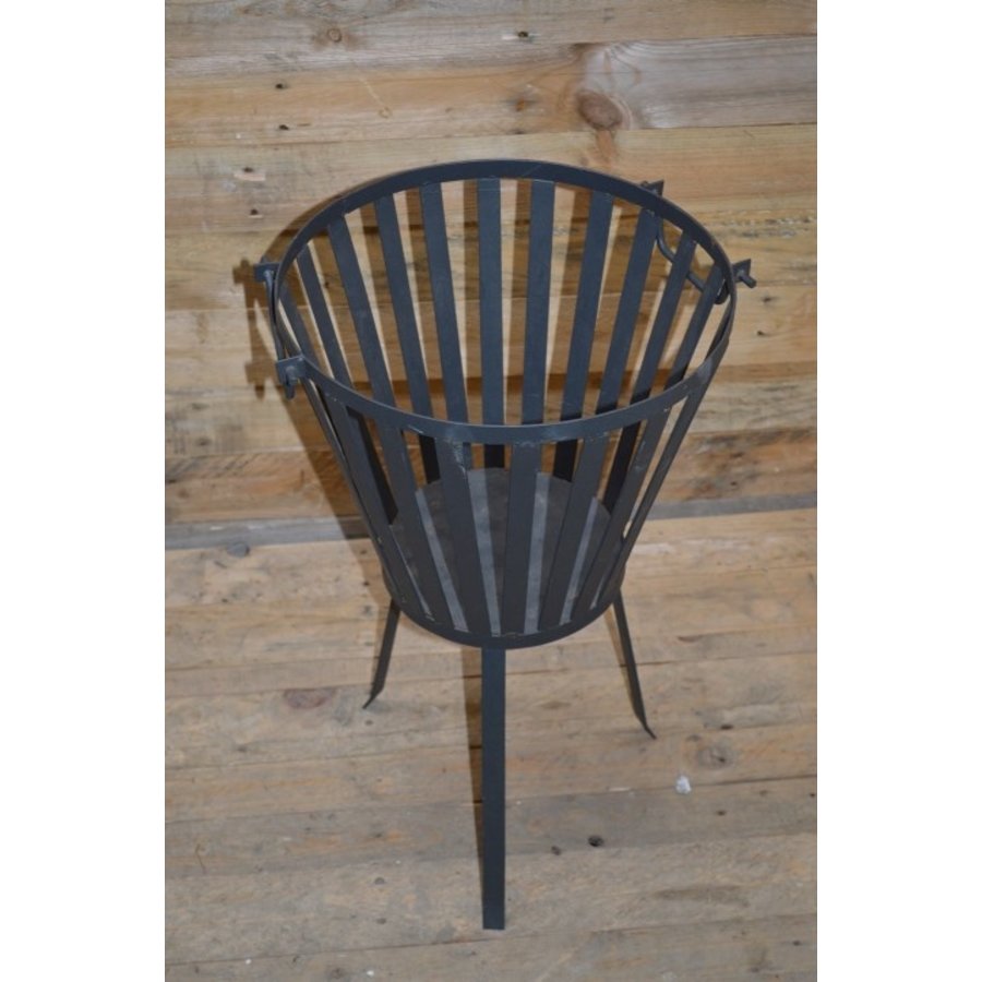 Klassieke metalen vuurkorf voor tuin en terras-2