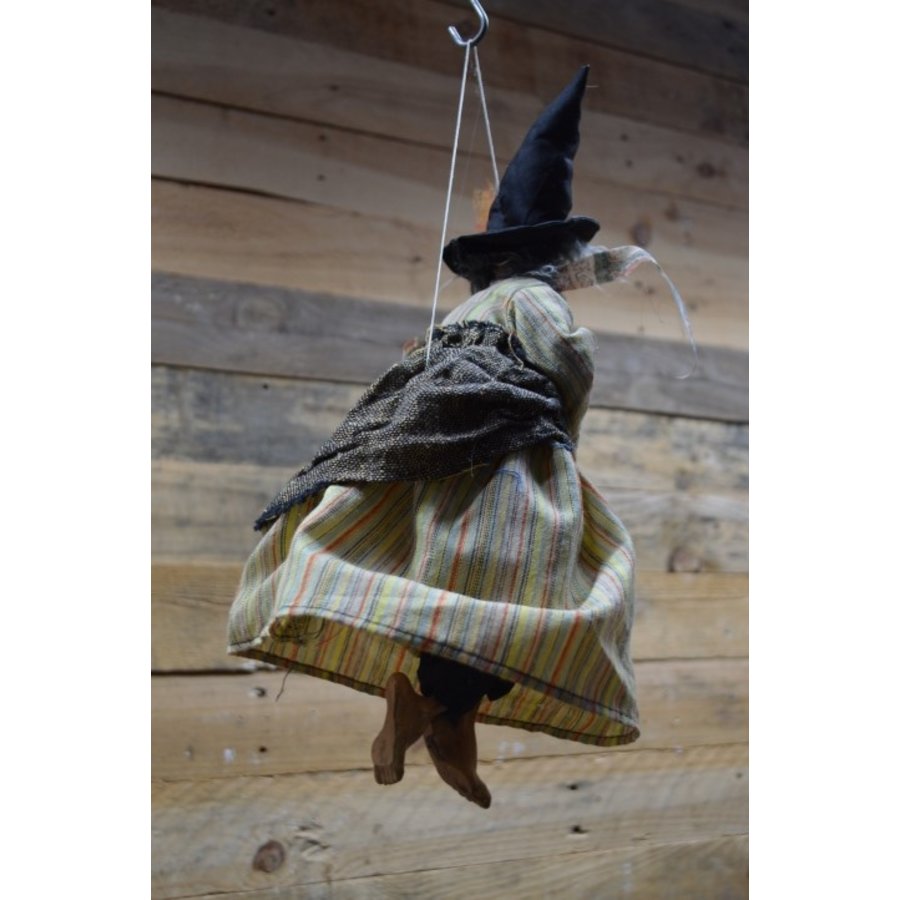 Vintage hangende heksenpop met bezem-3