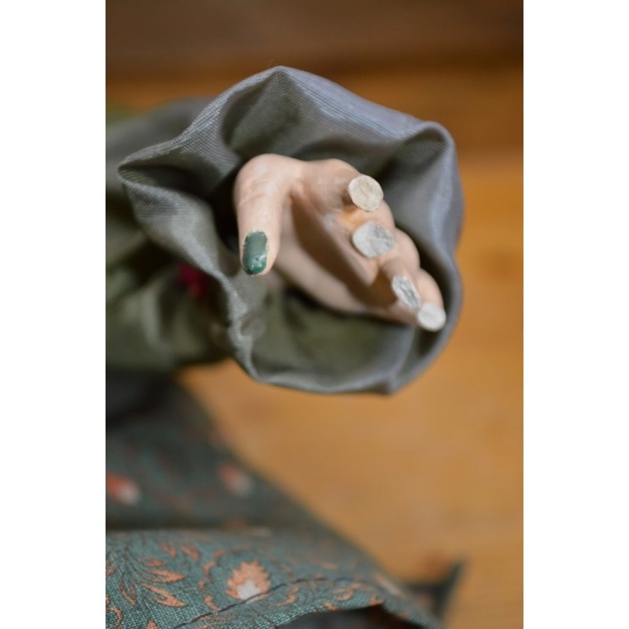 Pop heks in klederdracht-4