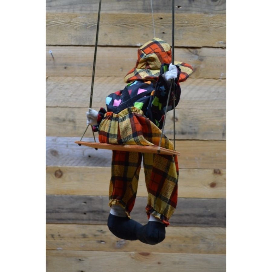 Clown op schommel-4