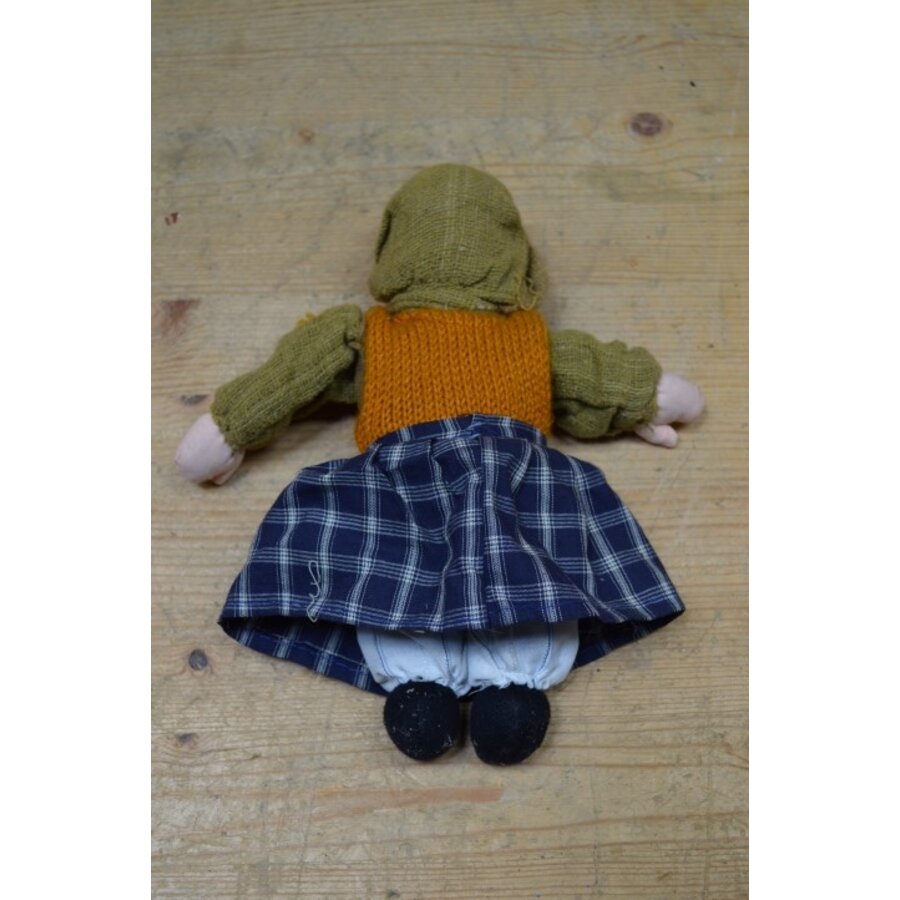 Vintage meisjespop in winterkleding-3