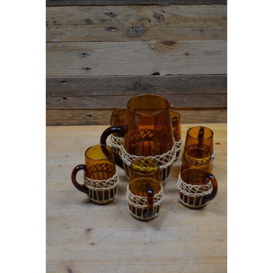 Vintage waterkan met glazen-1