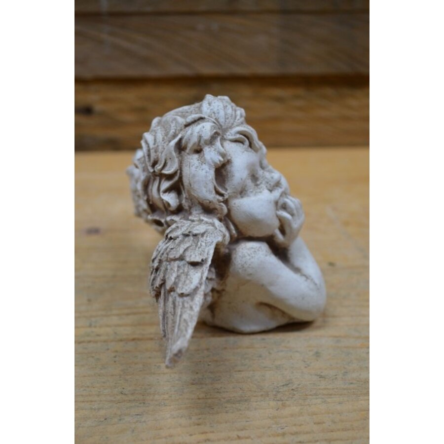 Klein betonnen denkend engeltje met vleugels – ornament voor binnen of buiten-3