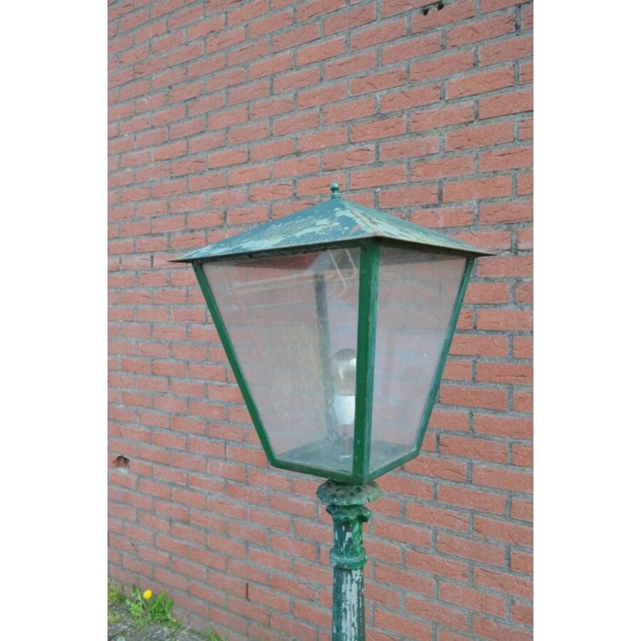 Staande metalen buitenlantaren op gegoten poot-3