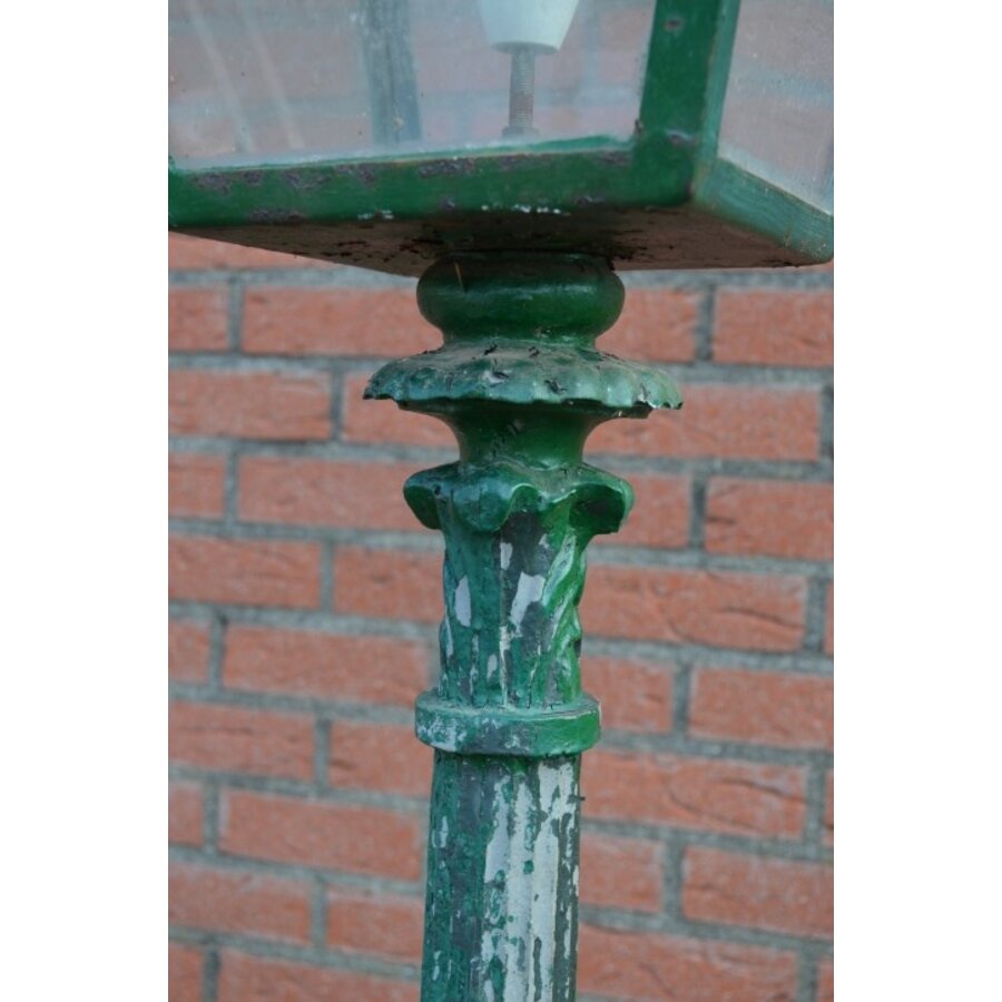 Staande metalen buitenlantaren op gegoten poot-4