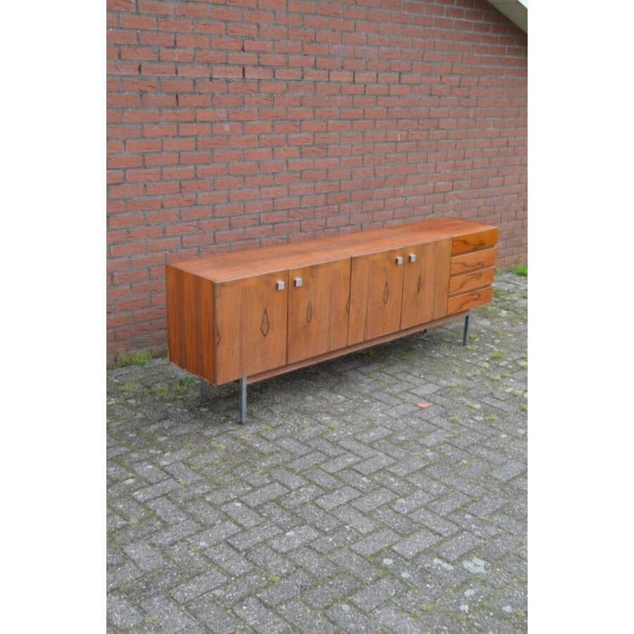 Retro dressoir met werk-1