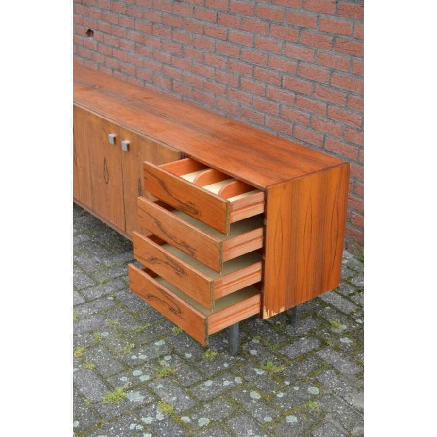 Retro dressoir met werk-5