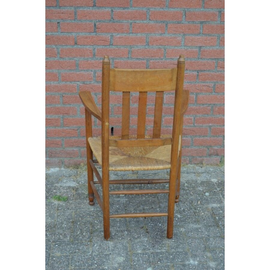 Stoel met armleuningen en biezen zitmat-3