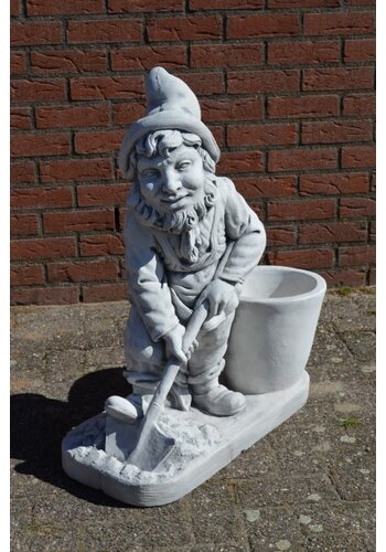 Betonnen kabouter met plantenbak 