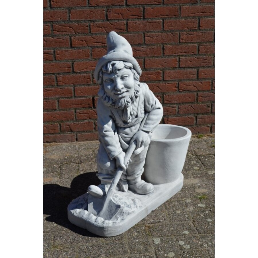 Betonnen kabouter met schep en bloembak van duurzaam gietsteen-1
