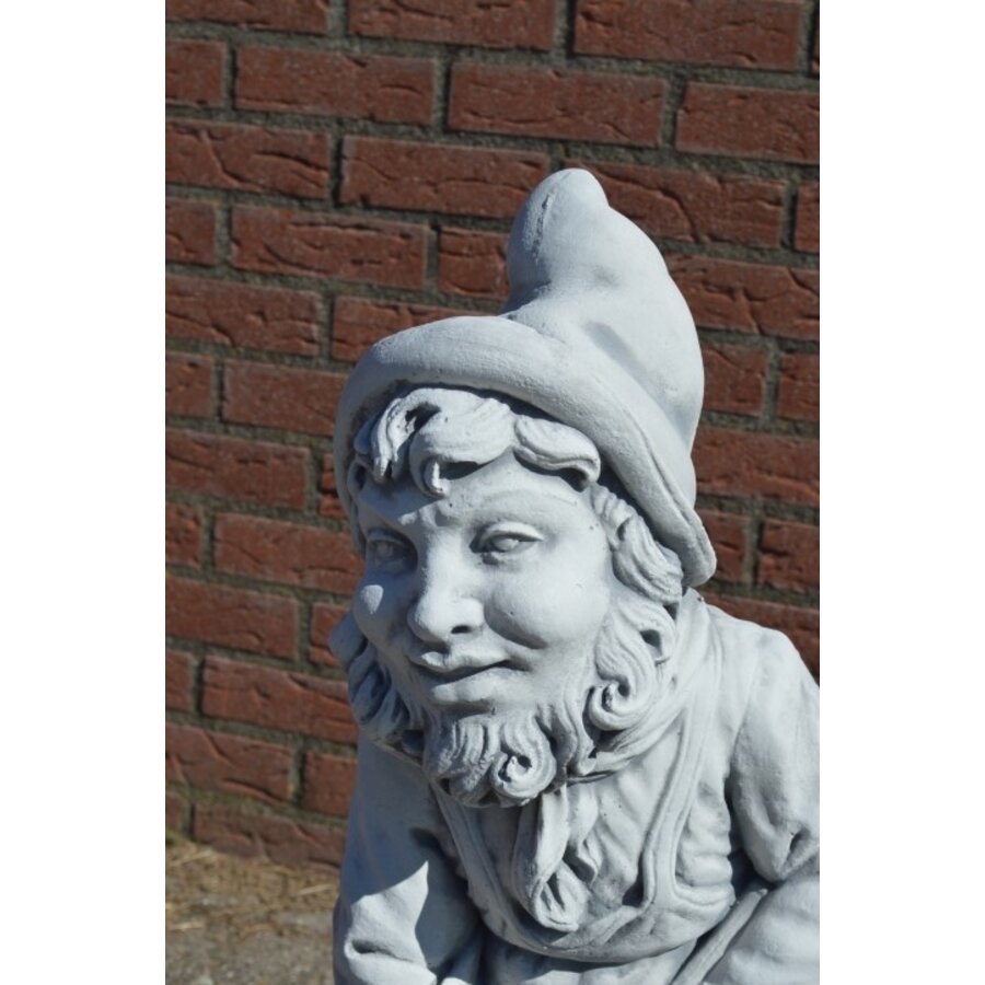 Betonnen kabouter met schep en bloembak van duurzaam gietsteen-3