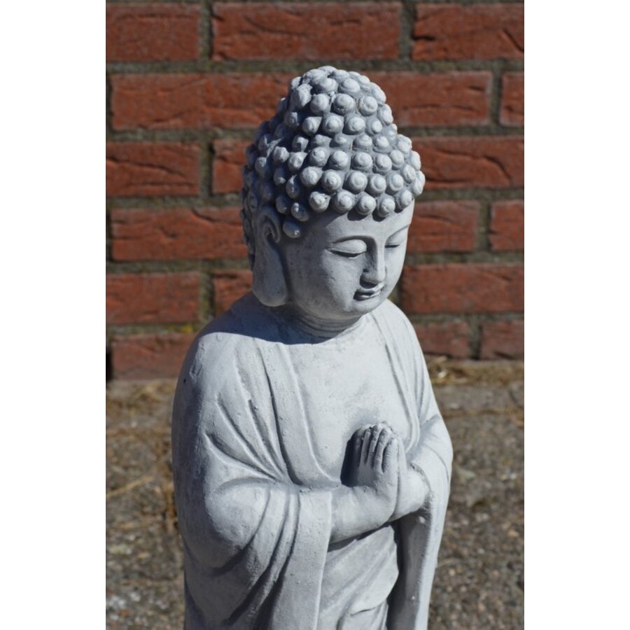 Sierlijk betonnen beeld van staande Shiva voor in de tuin-4