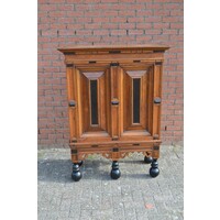 thumb-Antiek Gelders kussenkastje van massief eiken met palissander en ebbenhout-1