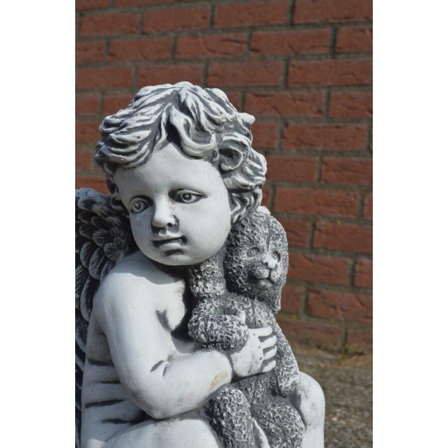 Engel met knuffelbeertje en kikker  betonnen beeld-6