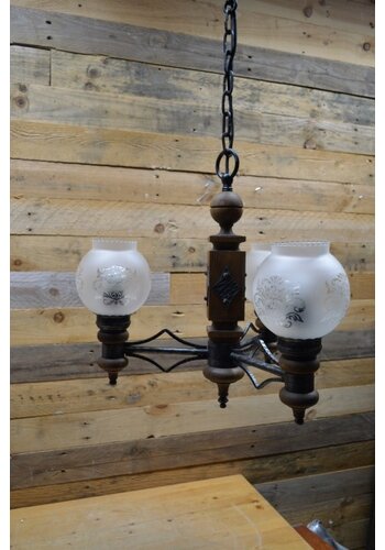 Hanglamp met 3 glazen kappen 