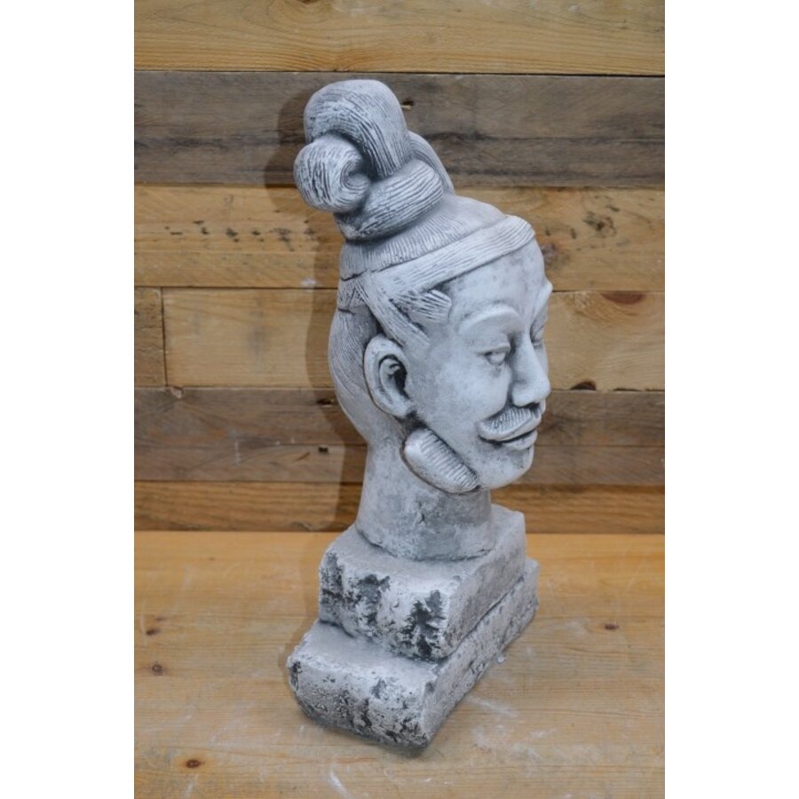 Hoofd van krijger tuinbeeld-3