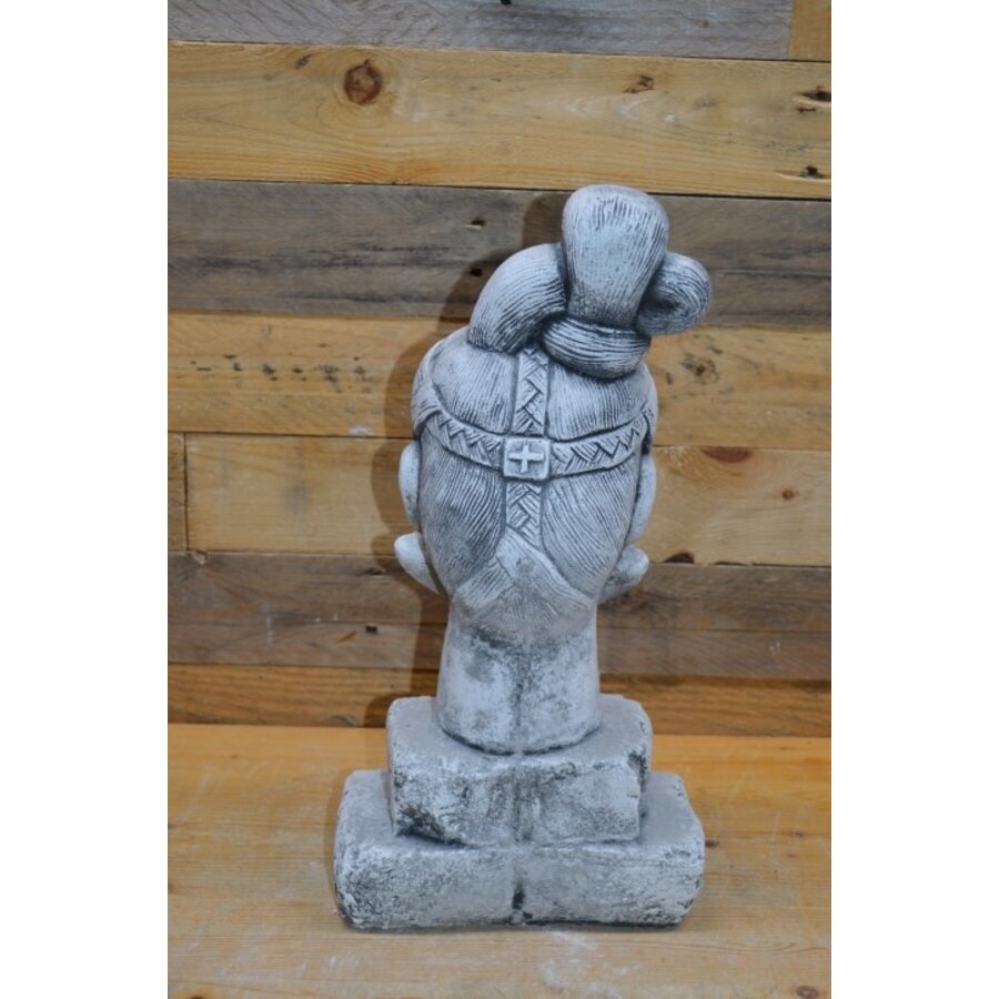 Hoofd van krijger tuinbeeld-4