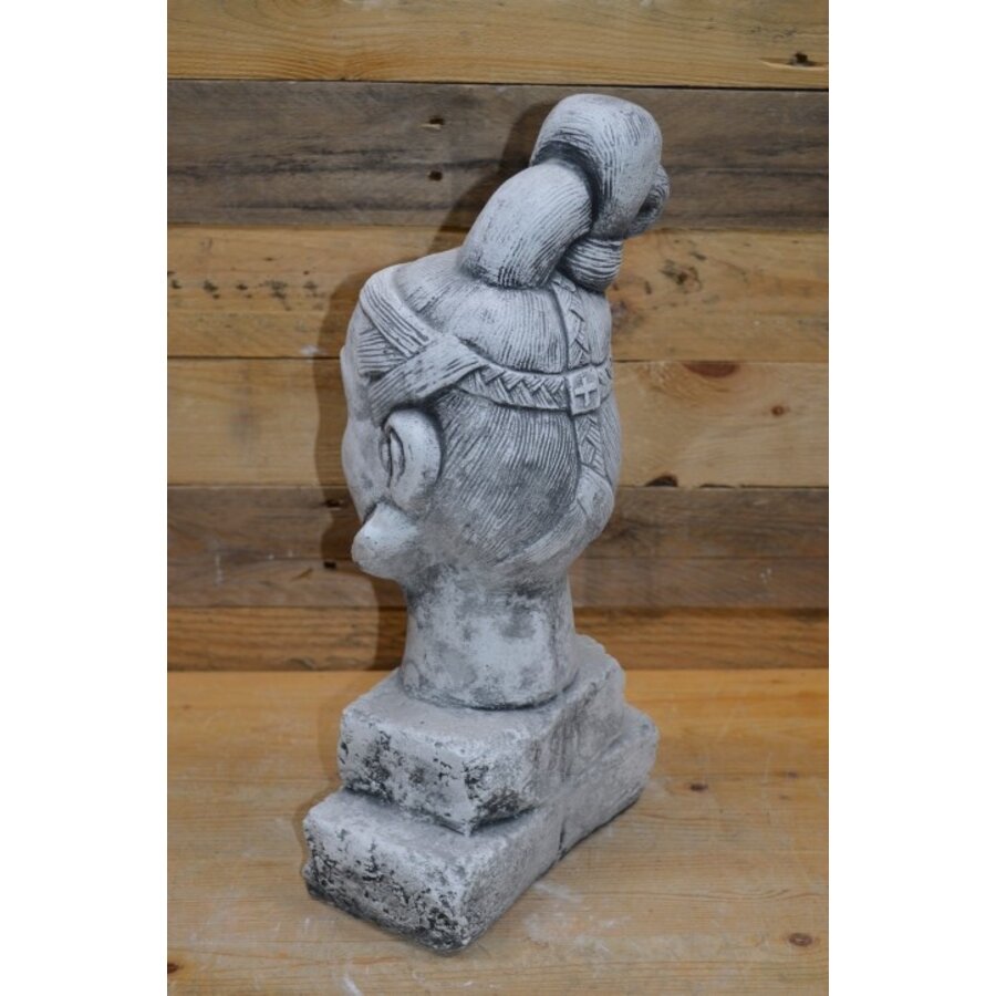 Hoofd van krijger tuinbeeld-5