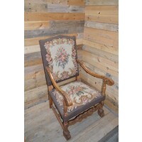 thumb-Antieke armstoel met houtsnijwerk-1