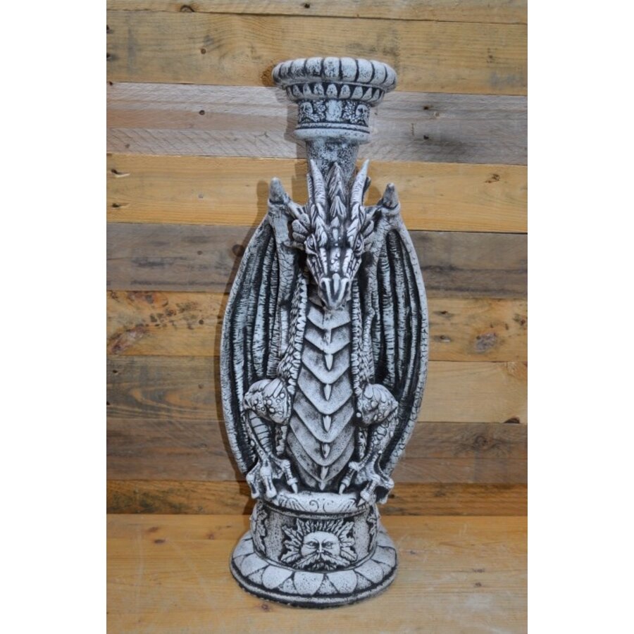 Draak met een zuiltje achter zich-2