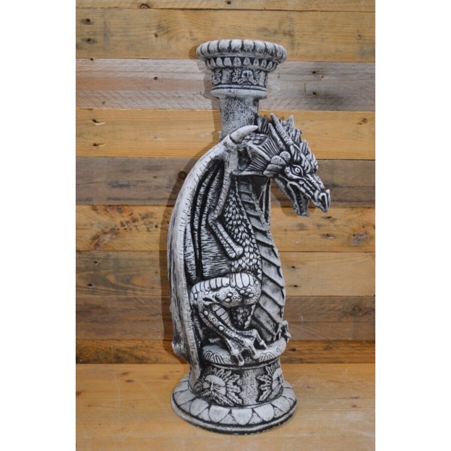 Draak met een zuiltje achter zich-3