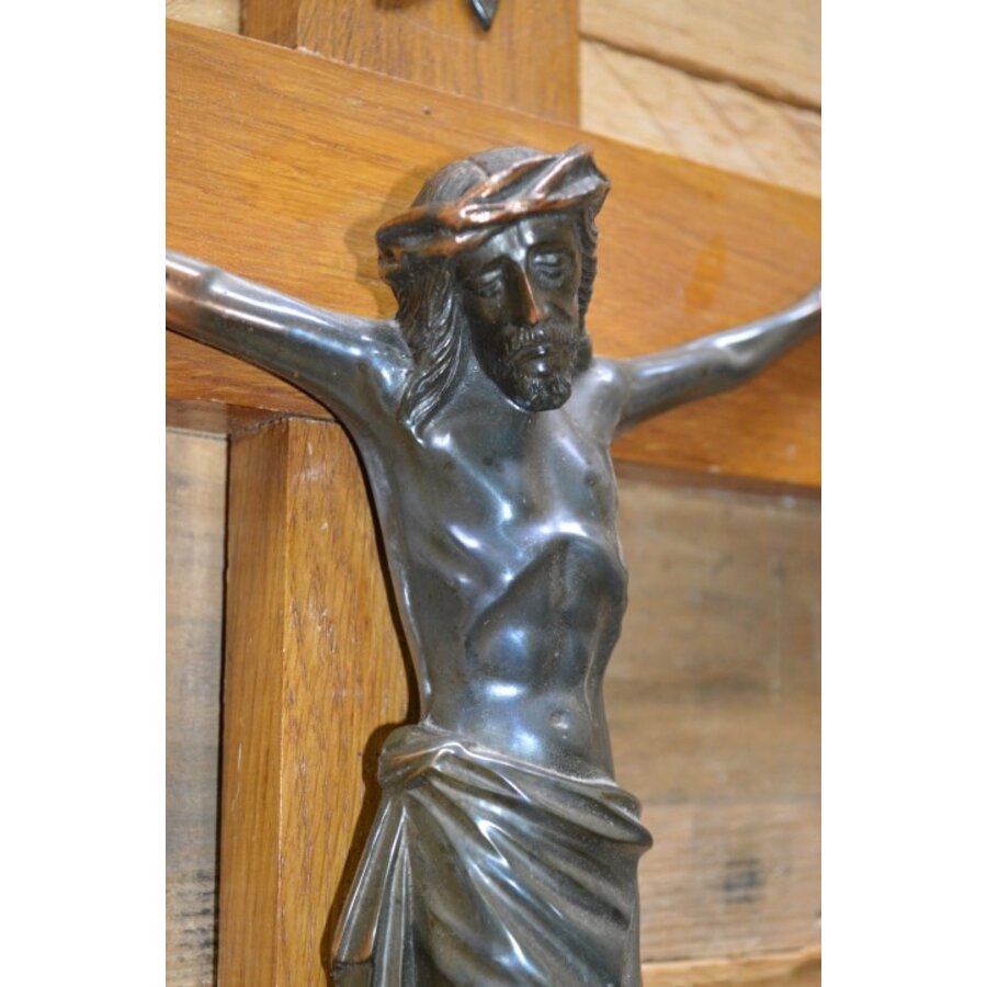 Eiken heiligkruis met aluminium jezus beeld-6