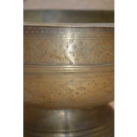 Antieke schaal of waskom van geel koper