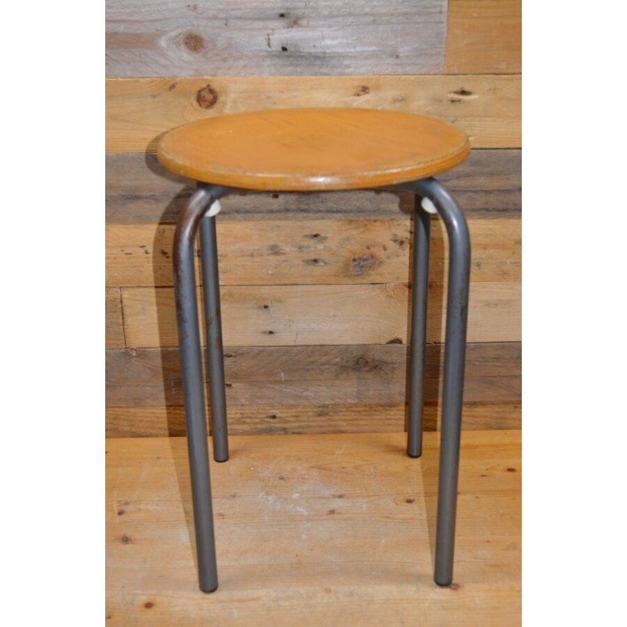 Zitkrukje stapelbaar en industrieel-1