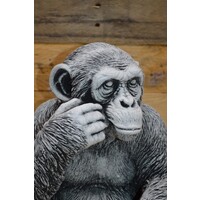 thumb-Betonnen beeld van een chimpansee met aansprekend uiterlijk-2