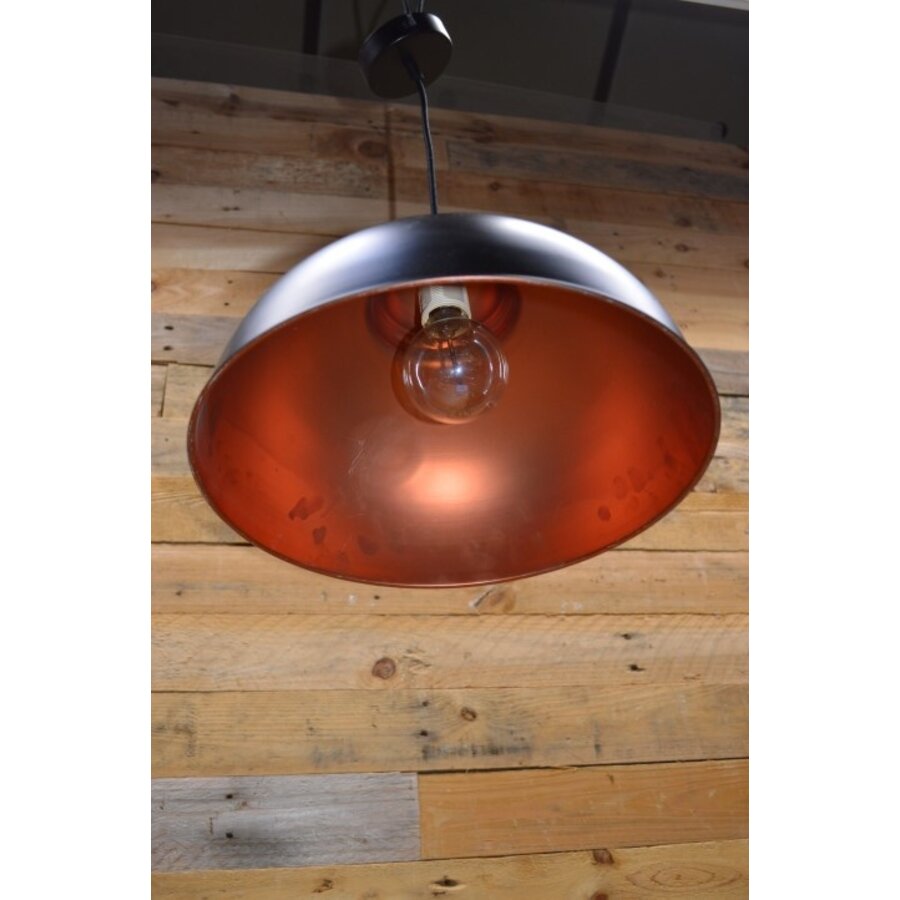 Zwarte hanglamp met rood koper kleur binnenkant-4