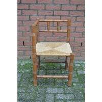 Hoekstoeltje met biezen mat