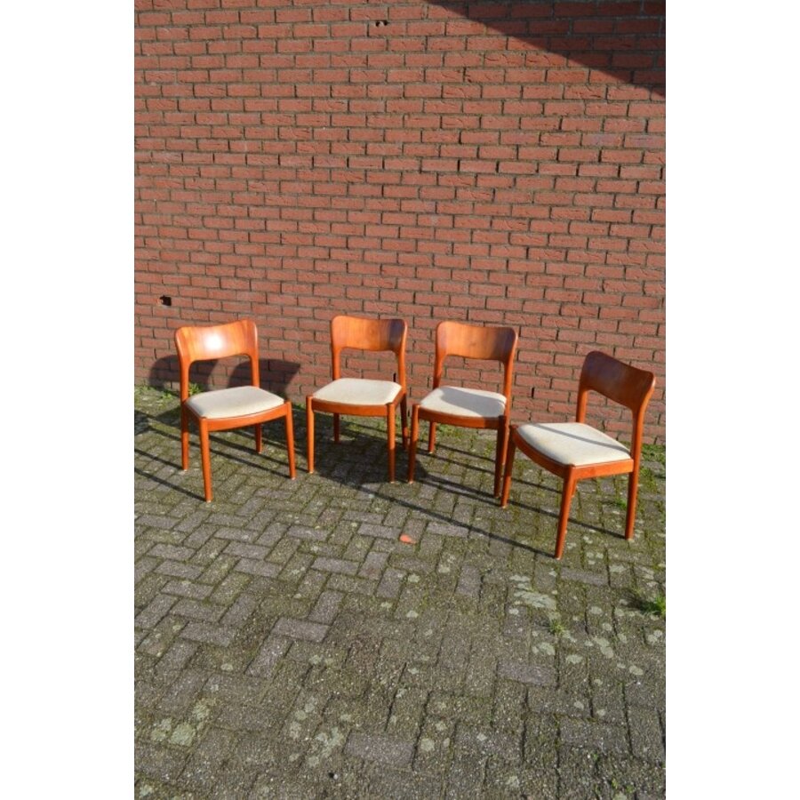 Retro Scandinavisch design eethoek tafel met 4 stoelen-3