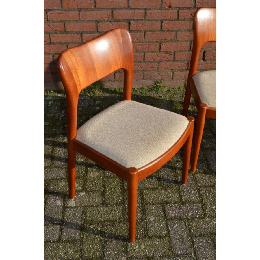 Vintage design eethoek van teakhout met uitschuifbare tafel en vier stoelen van Koefoed Hornslet-4