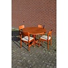 LoodsVol, Tweedehands Vintage design eethoek van teakhout met uitschuifbare tafel en vier stoelen van Koefoed Hornslet