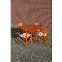 thumb-Vintage design eethoek van teakhout met uitschuifbare tafel en vier stoelen van Koefoed Hornslet-1
