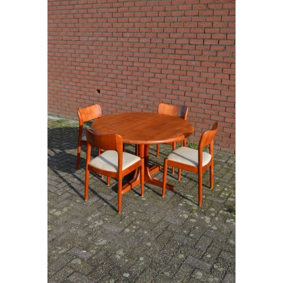 Vintage design eethoek van teakhout met uitschuifbare tafel en vier stoelen van Koefoed Hornslet-1