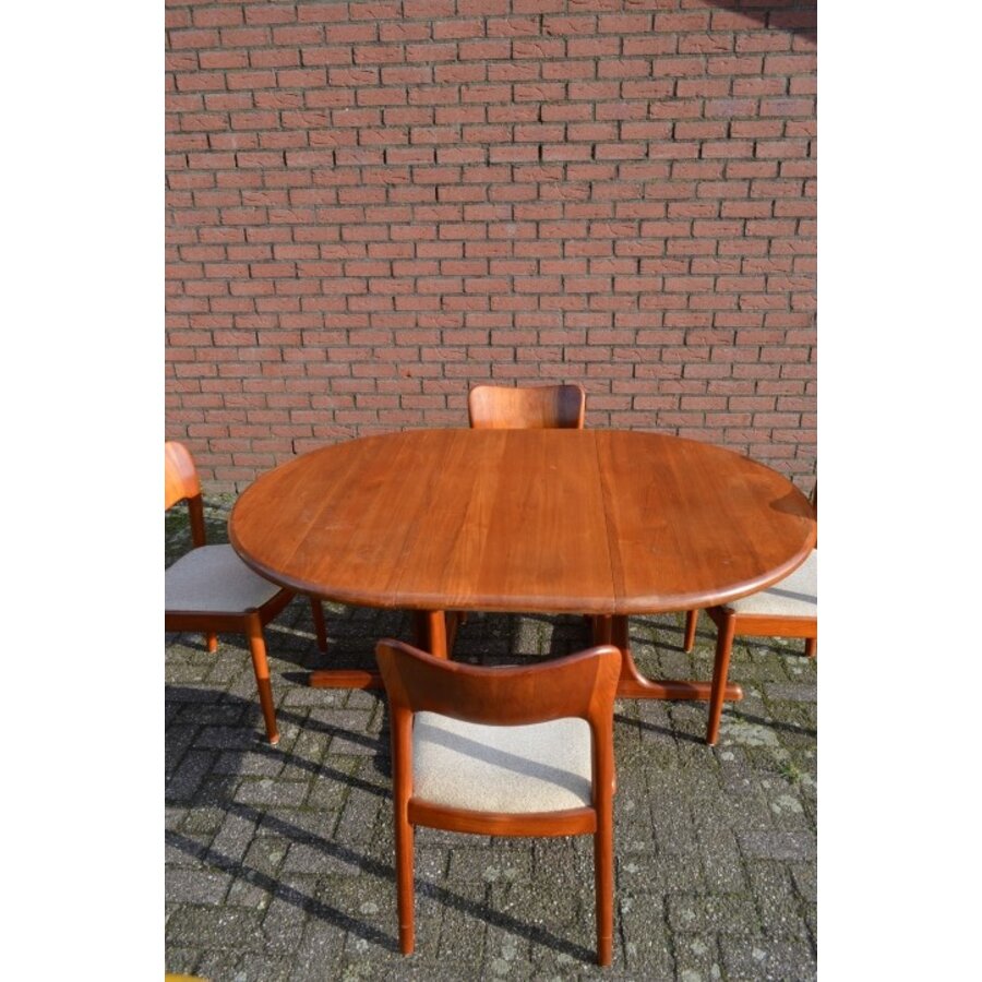 Vintage design eethoek van teakhout met uitschuifbare tafel en vier stoelen van Koefoed Hornslet-2