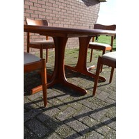 Vintage design eethoek van teakhout met uitschuifbare tafel en vier stoelen van Koefoed Hornslet