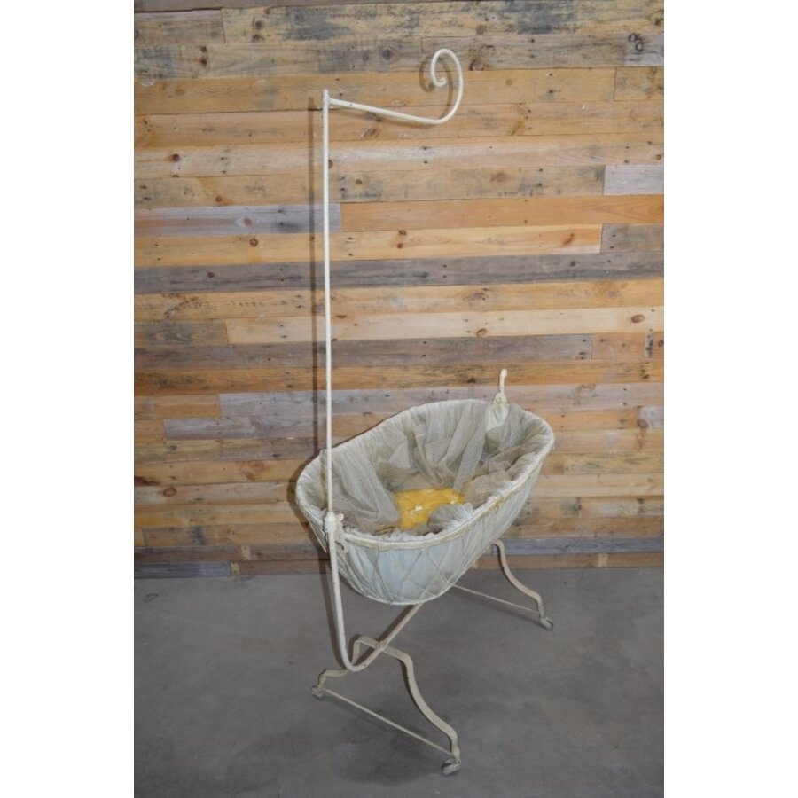 Antieke metalen wieg-7