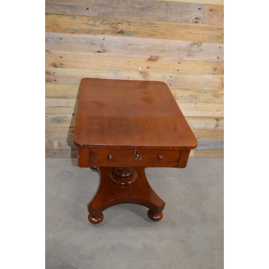 Antiek schaaktafeltje op wieltjes-1