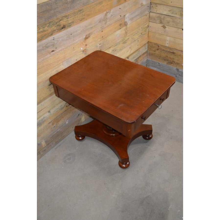 Antiek schaaktafeltje op wieltjes-2