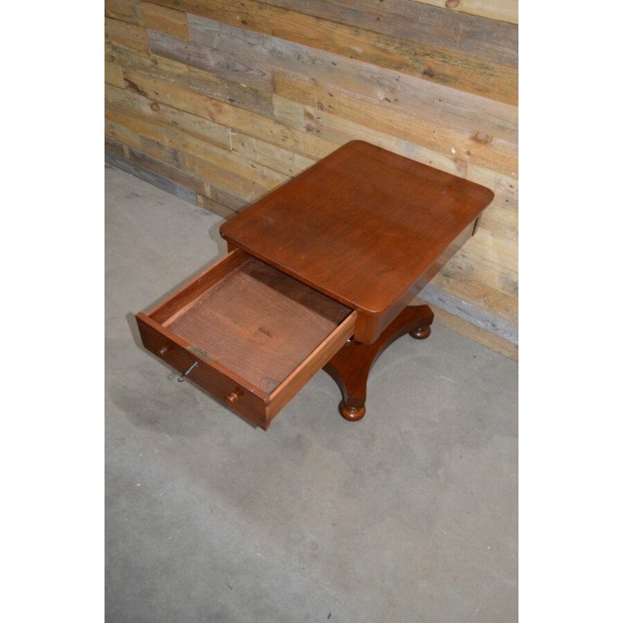 Antiek schaaktafeltje op wieltjes-3