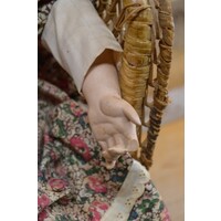 thumb-Vintage pauwenstoel Emmanuelle met porseleinen pop rotan-3